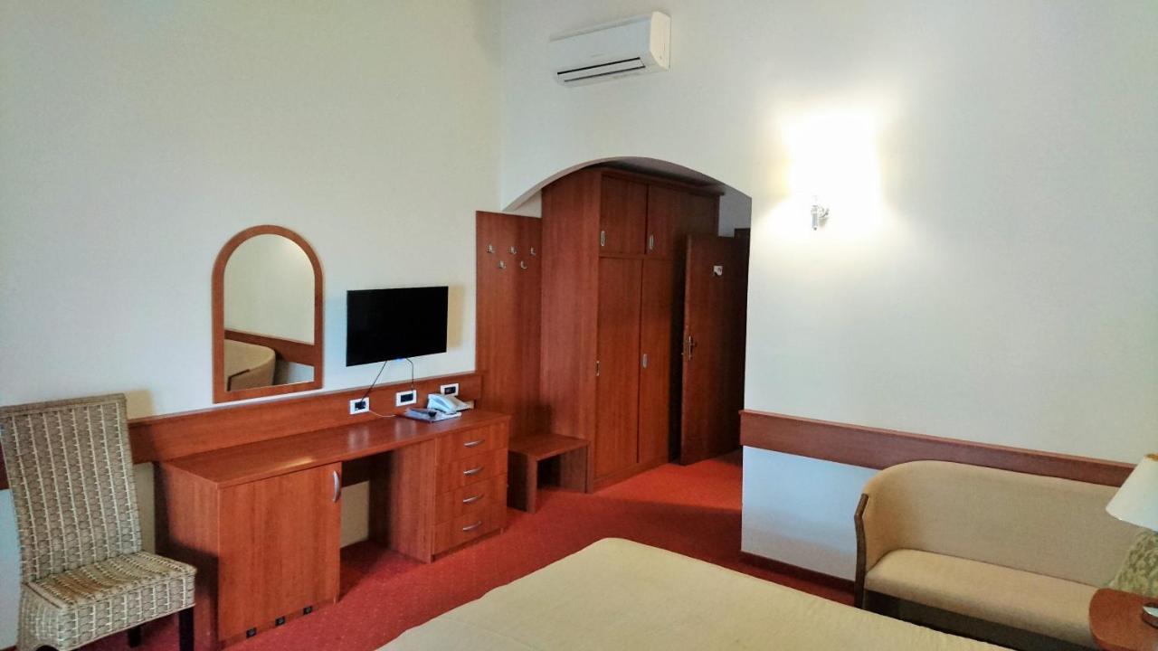 Hotel Selce Exterior photo