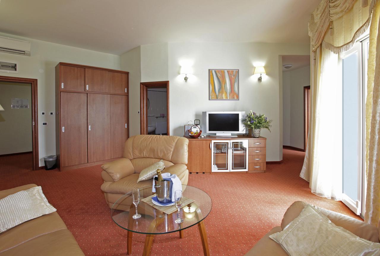 Hotel Selce Exterior photo