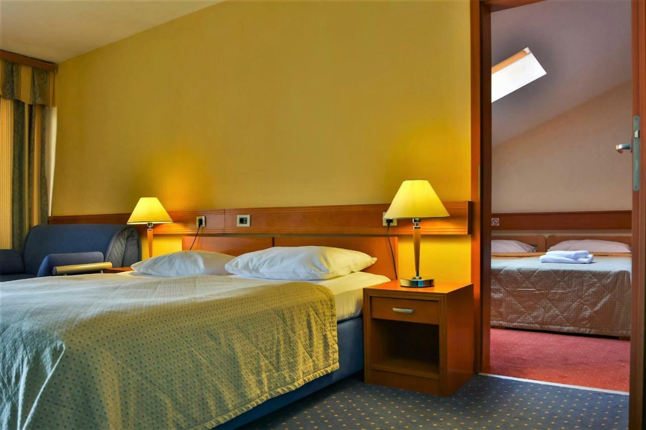 Hotel Selce Exterior photo