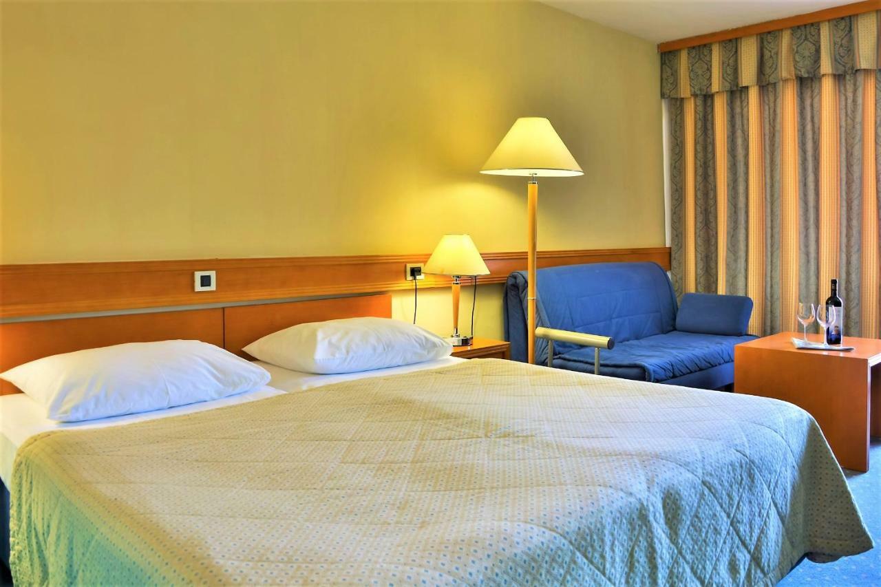 Hotel Selce Exterior photo